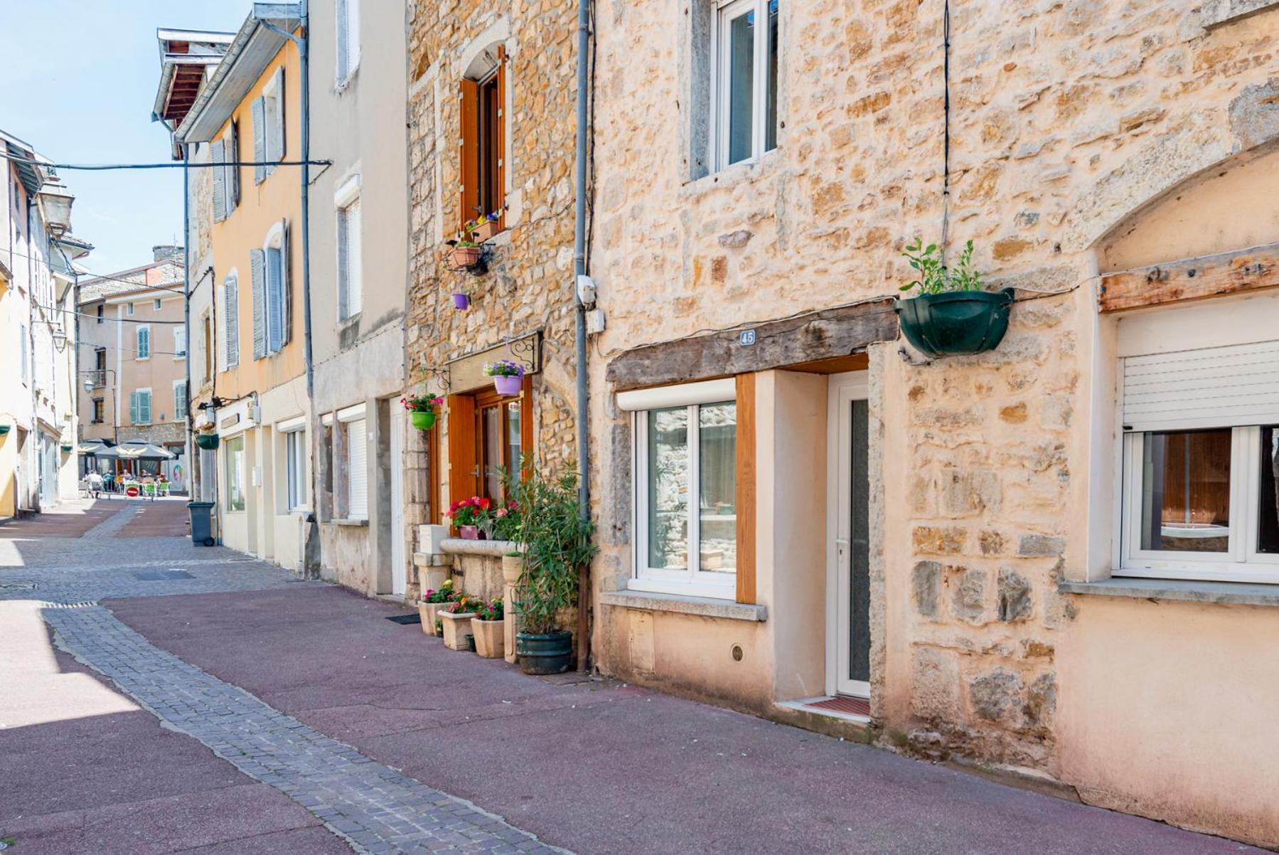 Jolie Maison Cosy à Lagnieu, proche CNPE Extérieur photo